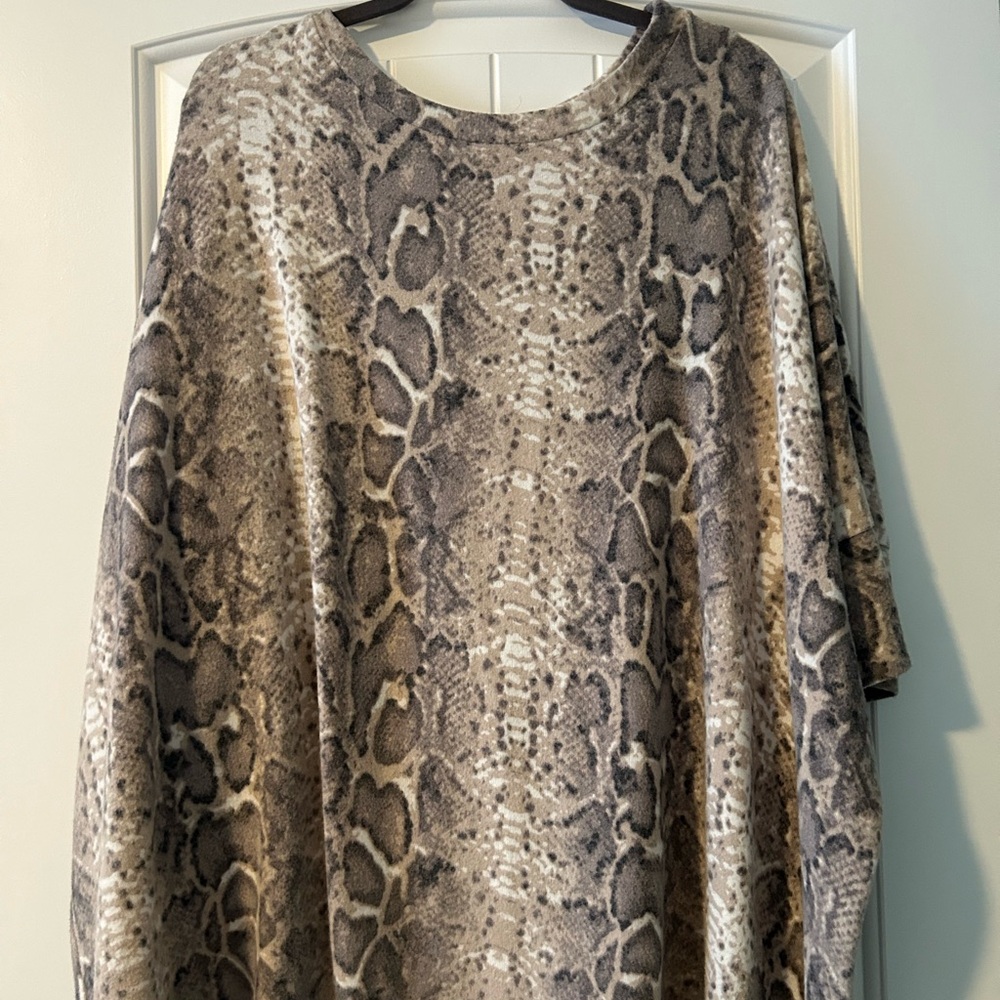 Cherish Neutral Patterned Top